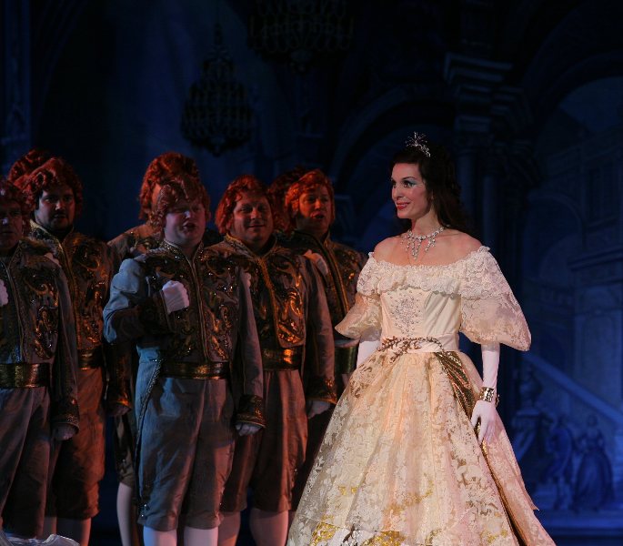 &quot;Лебедине озеро&quot;, &quot;Снігова королева&quot; і не тільки: що дивитися в Національній опері України в листопаді